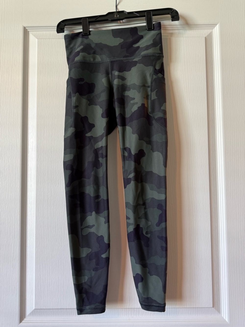 Old Navy Active Green Camo High-Rise Go Dry Leggings